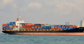 হরমুজ প্রণালি অতিক্রম করে আড়াই লাখ টন এলএনজিসহ চট্টগ্রাম বন্দরে ১৫ জাহাজ